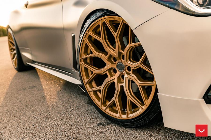 Детали экстерьера Infiniti Q60 on Vossen Wheels (HF-2) 2019 года  (фото 7 из 37)